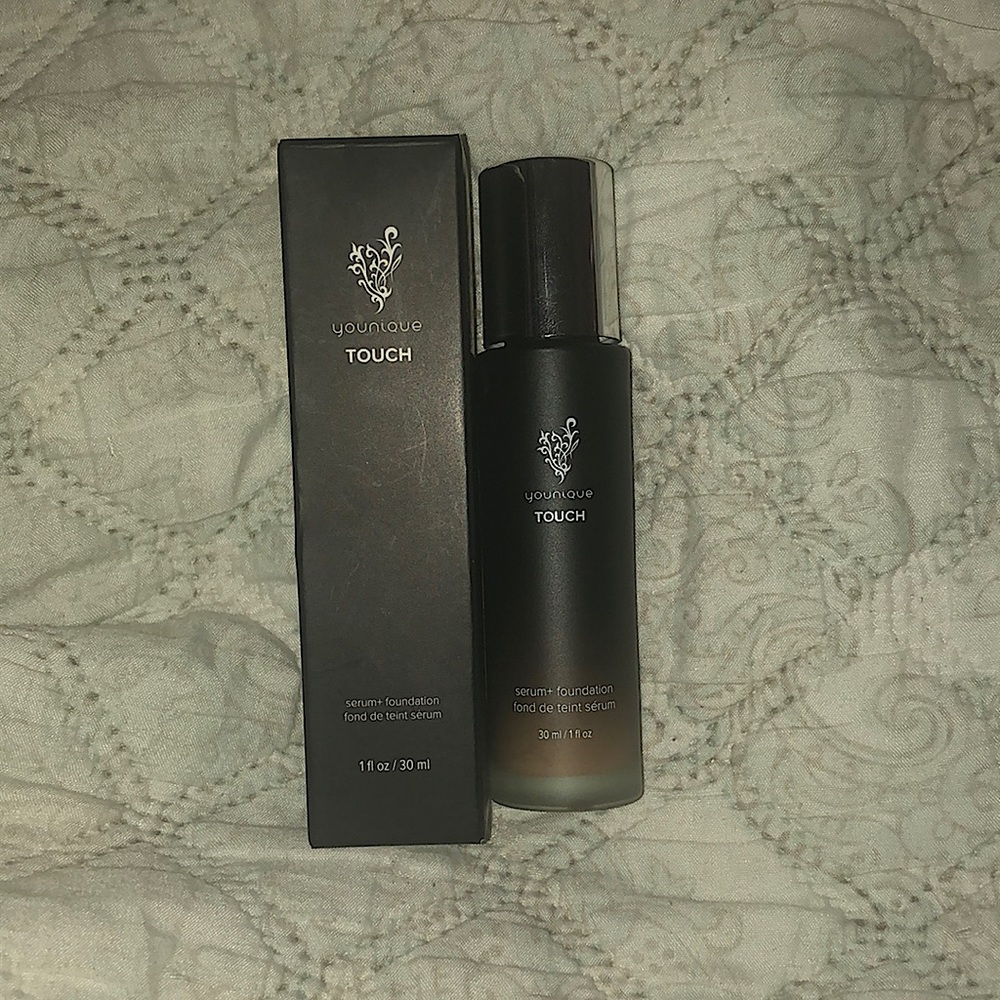 Younique serum+foundation. Brand new bottle. Color-Taffeta.